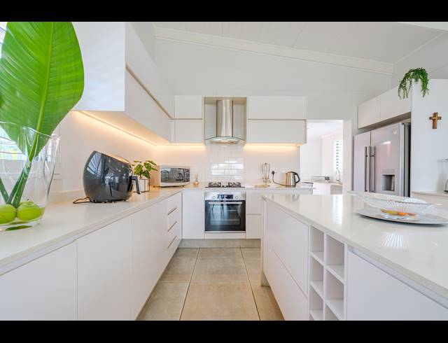 2 BEDROOM TOWNHOUSE FOR SALE IN SHAKAS ROCK